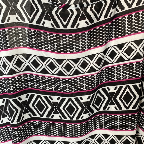 Olive and Oak tank top Sz L. Pattern with Pink, Black, & white - Picture 3 of 4